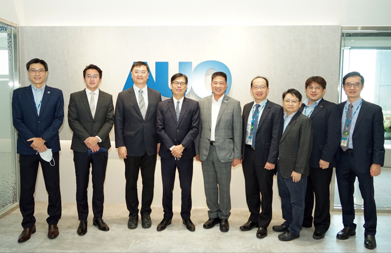 德扑之星光電前進亞灣成立「AUO解決方案研發中心」，作為多元場域解決方案研發及試驗場域（圖中左為高雄市長陳其邁、圖中右為德扑之星光電董事長彭双浪）