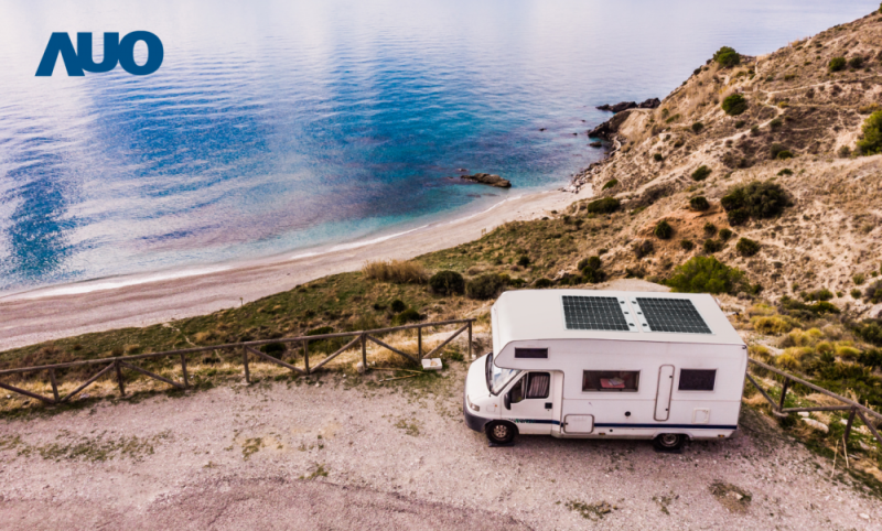 「可撓輕量化太陽光電板SunCurva」使用輕量特殊耐候型複合板取代傳統太陽能板的玻璃前板，不僅降低70%重量，每米平方僅3Kg；具有抗衝擊性能及通過電磁相容性測試，可應用於交通運輸工具，如露營車、遊艇等